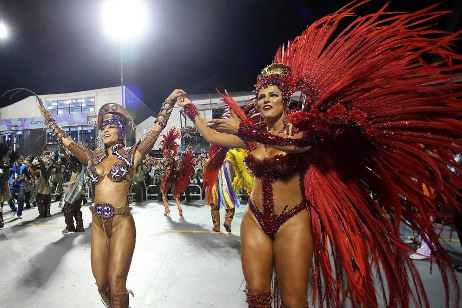 Sabrina Sato durante o desfile da Gaviões da Fiel, em São Paulo - 25/02/2017
