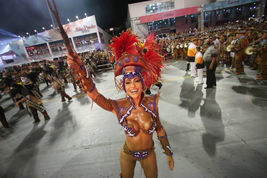 Sabrina Sato durante o desfile da Gaviões da Fiel, em São Paulo - 25/02/2017