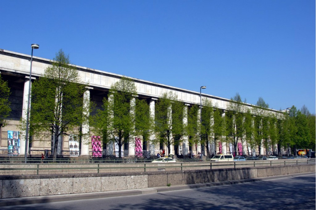 O museu Haus der Kunst, em Munique, criado por Hitler