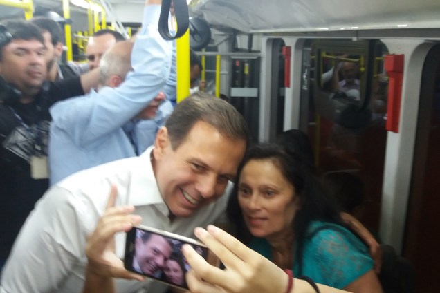 O prefeito de São Paulo, João Doria, durante visita ao Terminal Capelinha,  zona sul da cidade. Doria fez uma viagem de ônibus até o Terminal Bandeira, no Centro - 06/02/2017