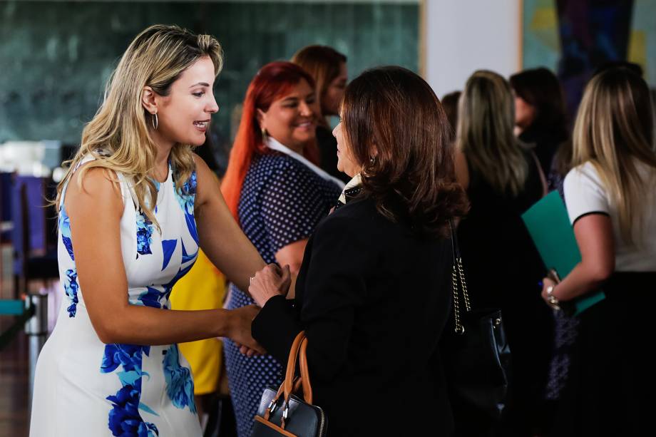 A primeira-dama Marcela Temer recebe as primeiras-damas dos estados para falar sobre o programa do governo Criança Feliz, no Palácio da Alvorada, em Brasília (DF) -  09/02/2017