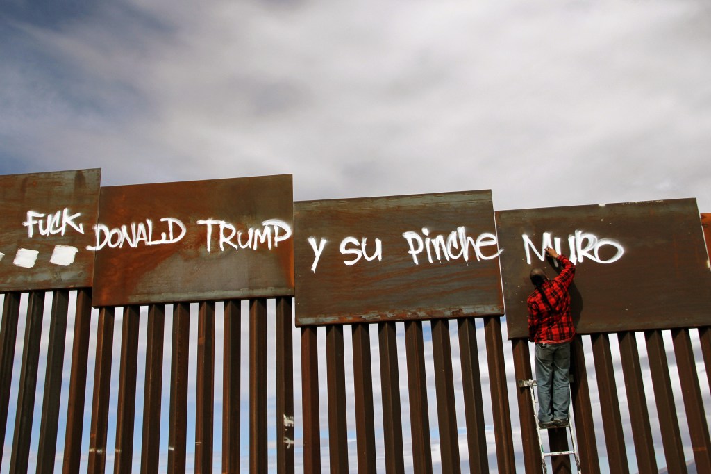 Imagens do dia - Protesto contra Donald Trump na fronteira com o México