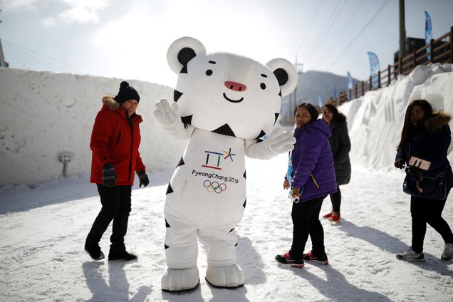Mascote da Olimpíada de Inverno de PyeongChang acena durante festival na Coreia do Sul - 10/02/2017