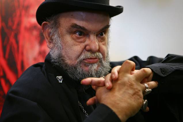 José Mojica Marins, o Zé do Caixão, durante a coletiva de imprensa do filme "Encarnação do Demônio", no Cine Sesc José Mojica Marins, o Zé do Caixão, durante a coletiva de imprensa do filme "Encarnação do Demônio", no Cine Sesc