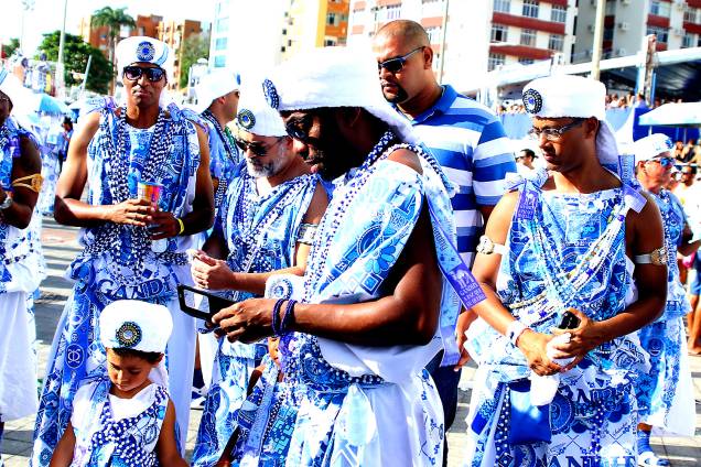 Lázaro Ramos curte o bloco Filhos de Gandhy em Salvador com o filho - 27/02/2017 Lázaro Ramos curte o bloco Filhos de Gandhy em Salvador com o filho - 27/02/2017