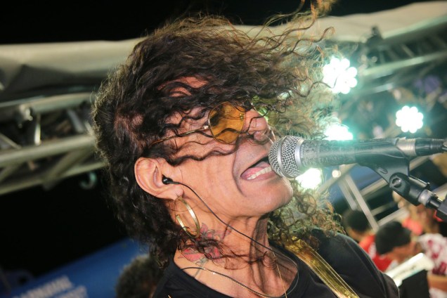 O cantor Luiz Caldas durante o circuito Barra-Ondina, no Carnaval de Salvador