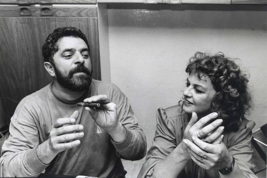 O então metalúrgico e líder sindical Lula, ao lado de Marisa, durante a campanha presidencial de 1989 O então metalúrgico e líder sindical Lula, ao lado de Marisa, durante a campanha presidencial de 1989