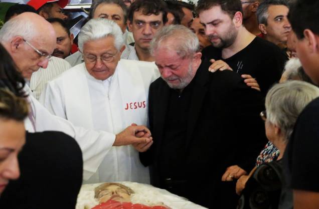 Ex-presidente Lula se emociona durante velório de sua esposa, Marisa Letícia, no Sindicato dos Metalúrgicos em São Bernardo do Campo, São Paulo