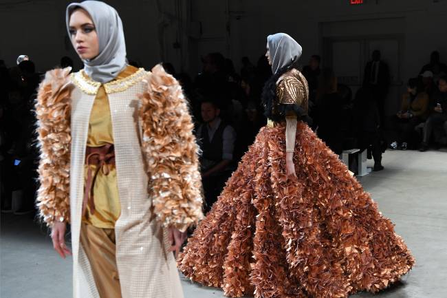 Desfile da estilista Anniesa Hasibuan Desfile da estilista Anniesa Hasibuan