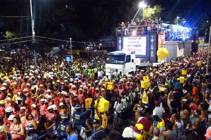 Harmonia do Samba anima o Carnaval de Salvador na Bahia – 25/02/2017