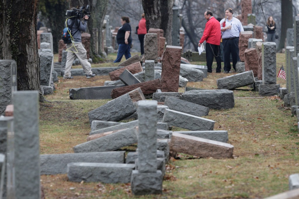 Cemitério judeu é vandalizado nos EUA