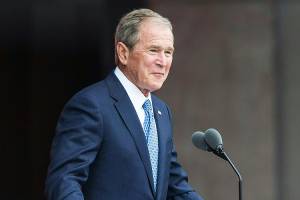 O ex-presidente dos Estados Unidos, George W.Bush, discursa em cerimônia no Museu Nacional de História Afro-Americana, em Washington - 24/09/2016