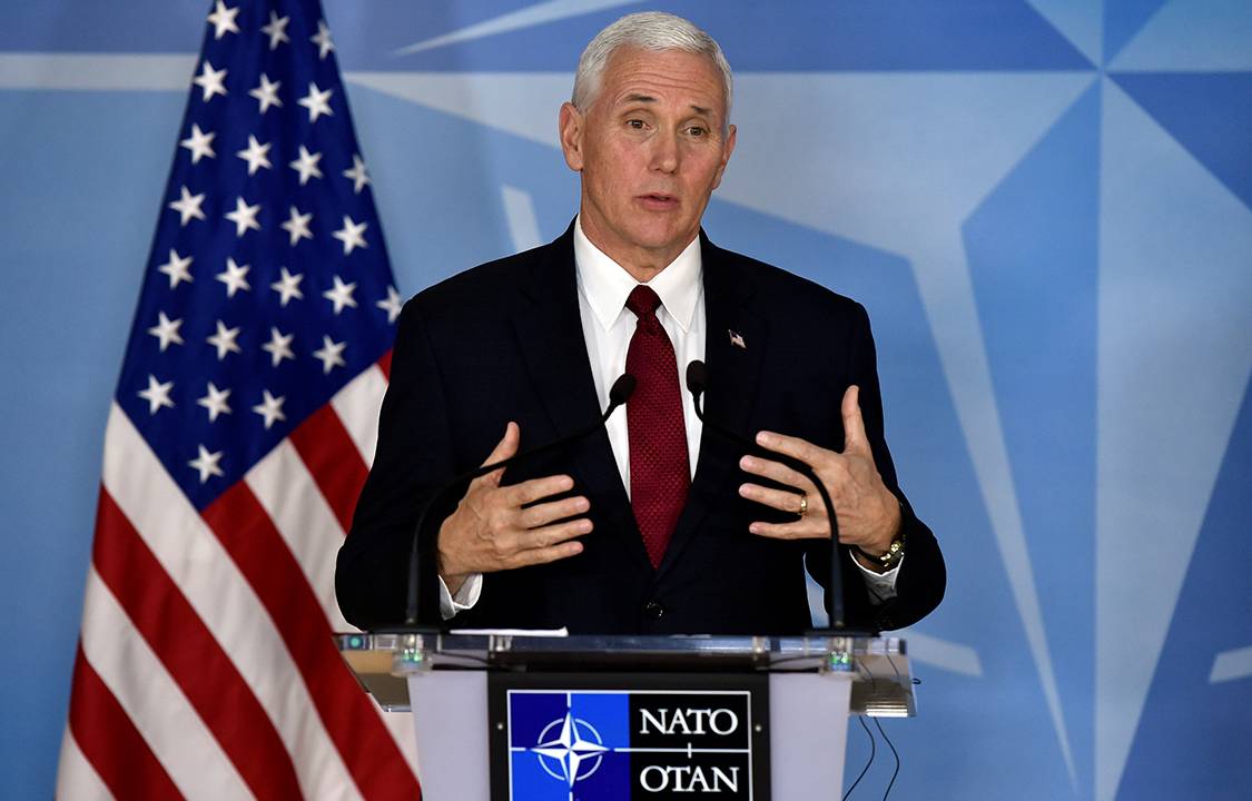 Vide-presidente americano Mike Pence visita sede da Otan, em Bruxelas, na Bélgica