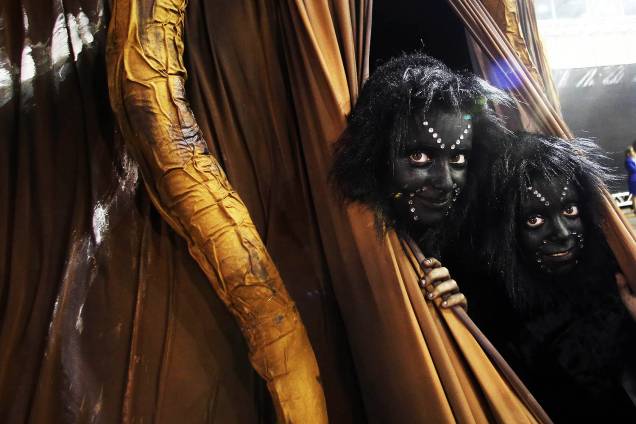 Com o enredo 'Ópera de Todos os Povos, Terra de Todas as Gentes, Curitiba de Todos os Sonhos', a escola de samba Nenê de Vila Matilde desfila no Sambódromo do Anhembi, em São Paulo - 26/02/2017 Com o enredo 'Ópera de Todos os Povos, Terra de Todas as Gentes, Curitiba de Todos os Sonhos', a escola de samba Nenê de Vila Matilde desfila no Sambódromo do Anhembi, em São Paulo - 26/02/2017