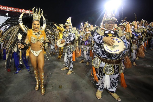 A rainha de bateria da Nenê de Vila Matilde, Ariellen Domiciano, durante o segundo dia dos desfiles das escolas de samba, no Sambódromo do Anhembi, em São Paulo (SP) - 26/02/2017