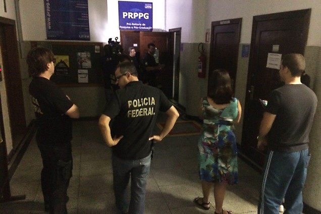 Polícia Federal deflagra operação Ressearch para combater desvio de recursos públicos na Universidade Federal do Paraná