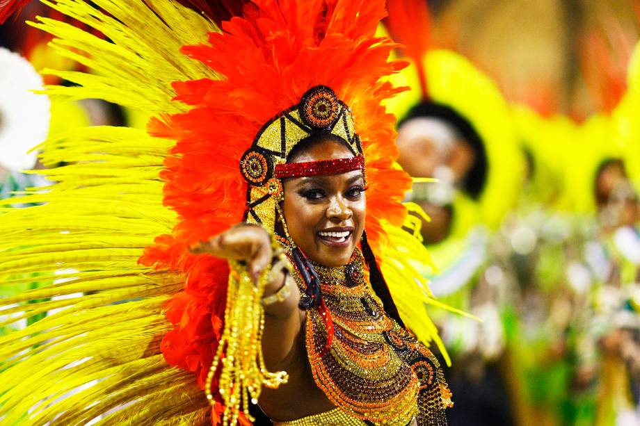 A rainha de bateria da Imperatriz Leopoldinense, Cris Vianna, durante a primeira noite de desfiles na Marquês de Sapucaí - 27/02/2017