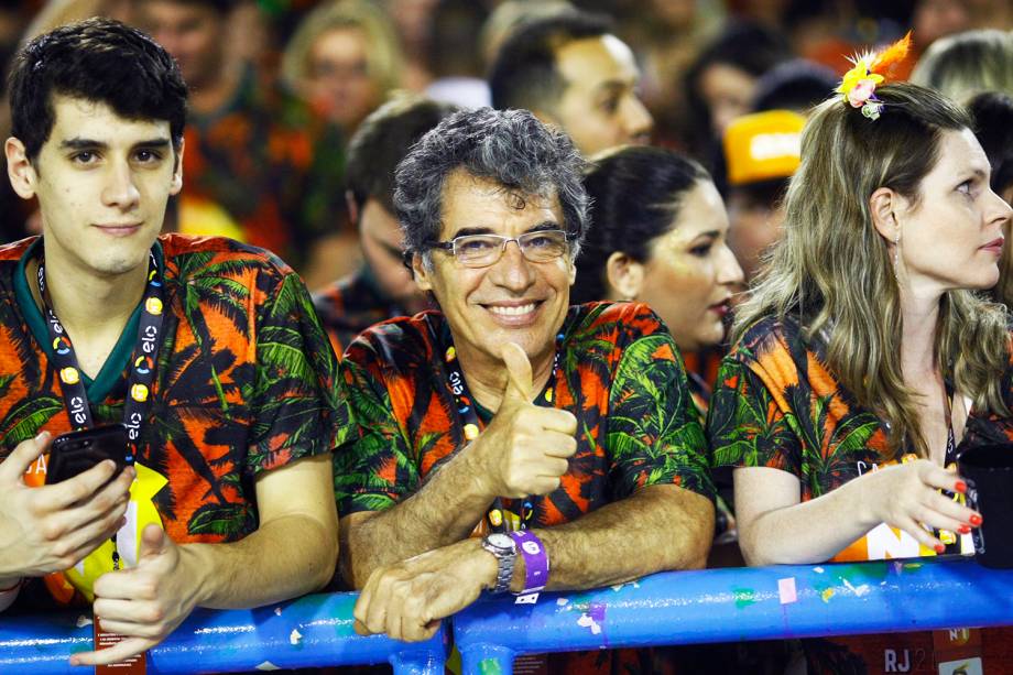 O ator Paulo Betti acompanha os desfiles das escolas de samba no Sambódromo da Marquês de Sapucaí, no Rio de Janeiro (RJ) - 27/02/2017