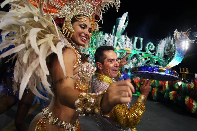 Com o enredo 'A Peruche no maior axé exalta Salvador, cidade da Bahia, caldeirão de raças, cultura, fé e alegria', a escola Unidos do Peruche desfila no Sambódromo do Anhembi, em São Paulo - 26/02/2017 Com o enredo 'A Peruche no maior axé exalta Salvador, cidade da Bahia, caldeirão de raças, cultura, fé e alegria', a escola Unidos do Peruche desfila no Sambódromo do Anhembi, em São Paulo - 26/02/2017