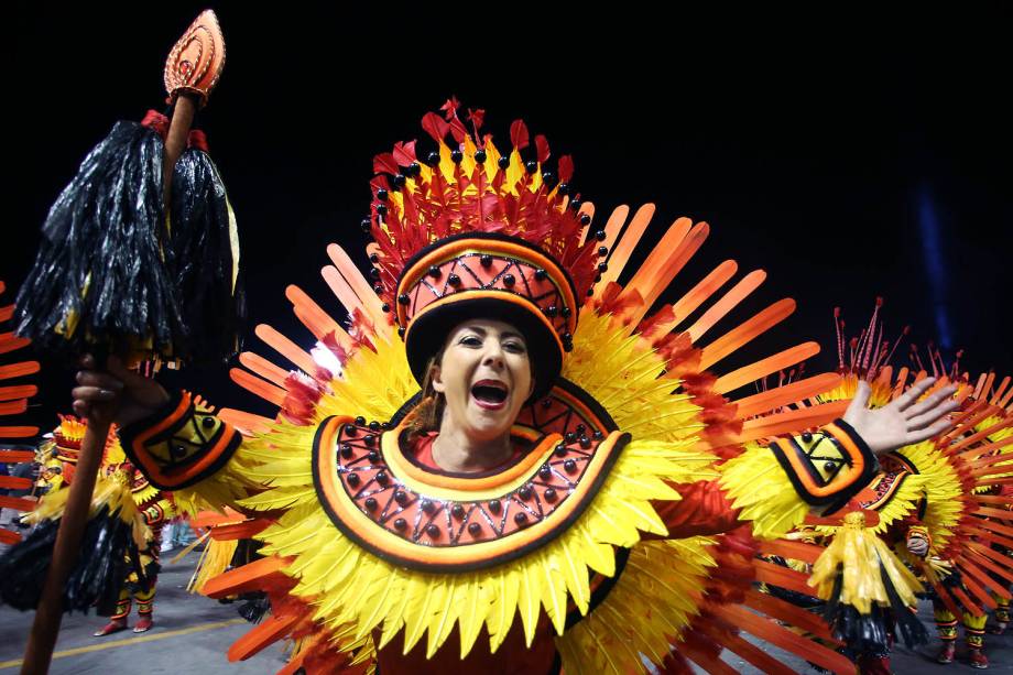 Com o enredo 'A Peruche no maior axé exalta Salvador, cidade da Bahia, caldeirão de raças, cultura, fé e alegria', a escola Unidos do Peruche desfila no Sambódromo do Anhembi, em São Paulo - 26/02/2017