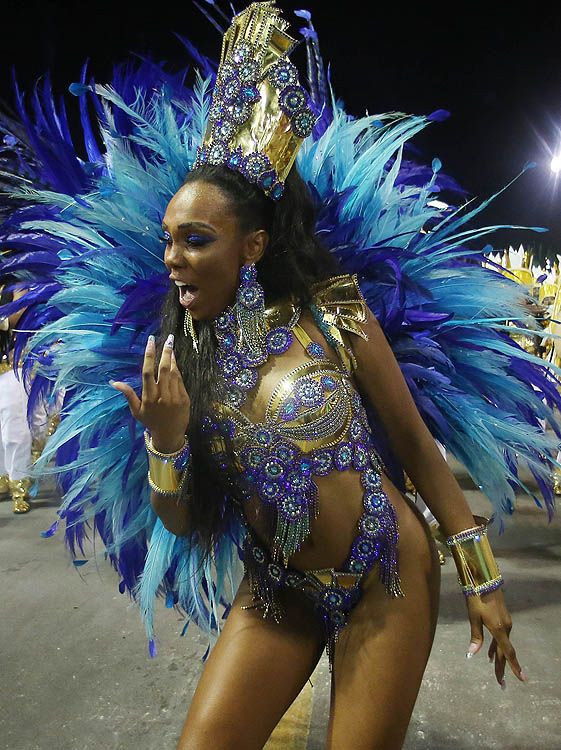 A rainha de bateria da Unidos do Peruche, Stephanye Cristine, durante o segundo dia dos desfiles das escolas de samba, no Sambódromo do Anhembi, em São Paulo (SP) - 26/02/2017 A rainha de bateria da Unidos do Peruche, Stephanye Cristine, durante o segundo dia dos desfiles das escolas de samba, no Sambódromo do Anhembi, em São Paulo (SP) - 26/02/2017