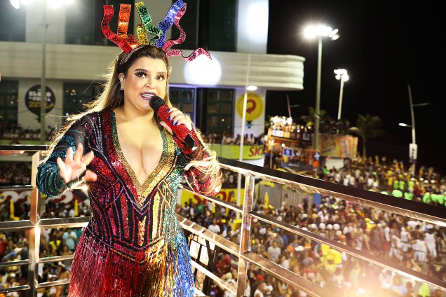 Preta Gil arrasta multidão no circuito Barra-Ondina em Salvador - 24/02/2017