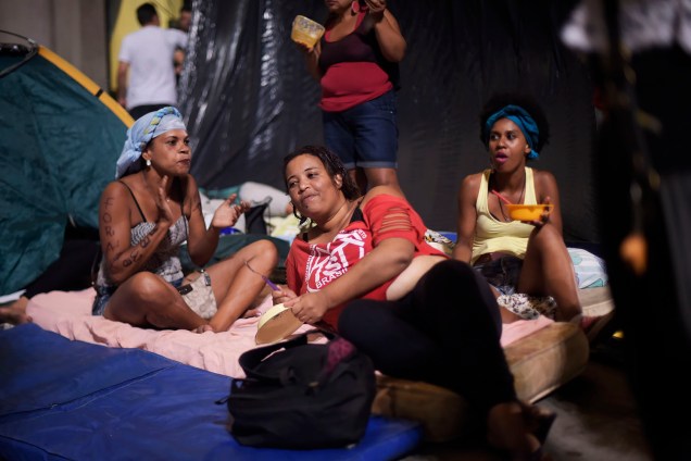 Manifestantes acampam na Avenida Paulista, em protesto por moradia e contra o presidente Michel Temer, em São Paulo