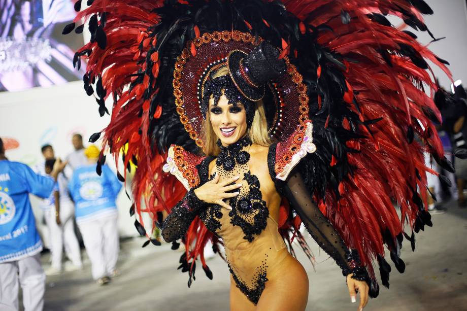 Desfile da escola de samba Unidos de Vila Isabel, no Sambódromo da Marquês de Sapucaí, no Rio de Janeiro (RJ) - 27/02/2017