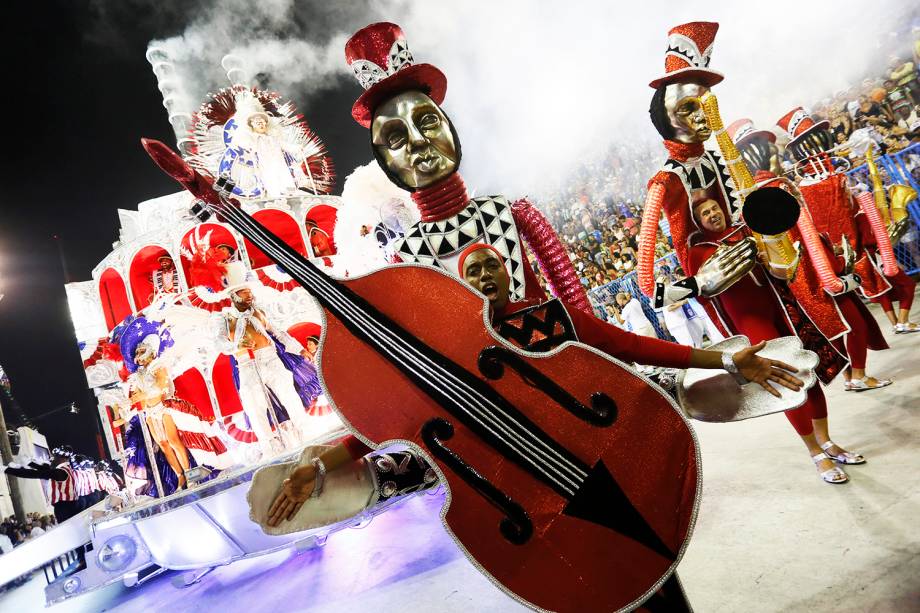 Desfile da escola de samba Unidos de Vila Isabel, no Sambódromo da Marquês de Sapucaí, no Rio de Janeiro (RJ) - 27/02/2017