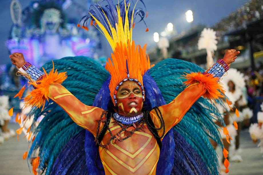 Com o enredo 'A virgem dos lábios de mel - Iracema', a escola de samba Beija-Flor de Nilópolis desfila no Sambódromo da Marquês de Sapucaí, no Rio de Janeiro (RJ) - 27/02/2017