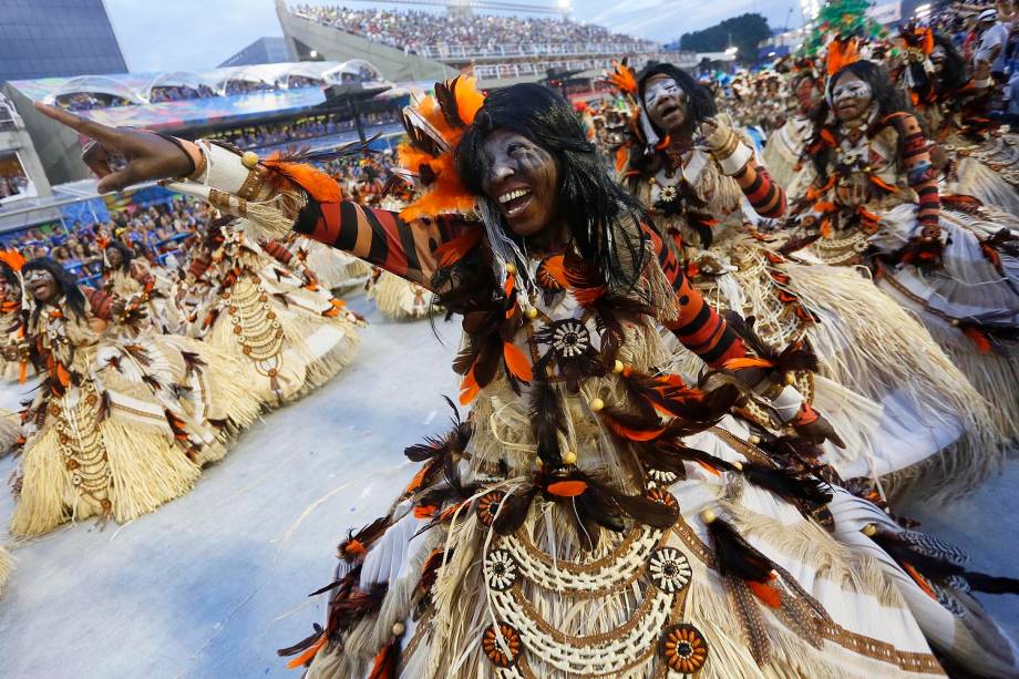 Beija-Flor de Nilópolis é a última escola a desfilar na primeira noite do Carnaval carioca  - 27/02/2017