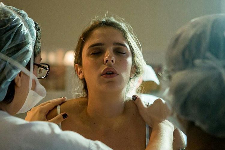 A apresentadora Rafa Brites durante o parto de seu primeiro filho, Rocco