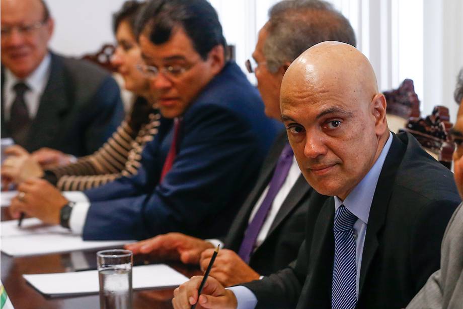 Alexandre de Moraes, licenciado do cargo de ministro da Justiça, participa de reunião da bancada do PMDB no Senado Federal, em Brasília (DF) - 14/02/2017