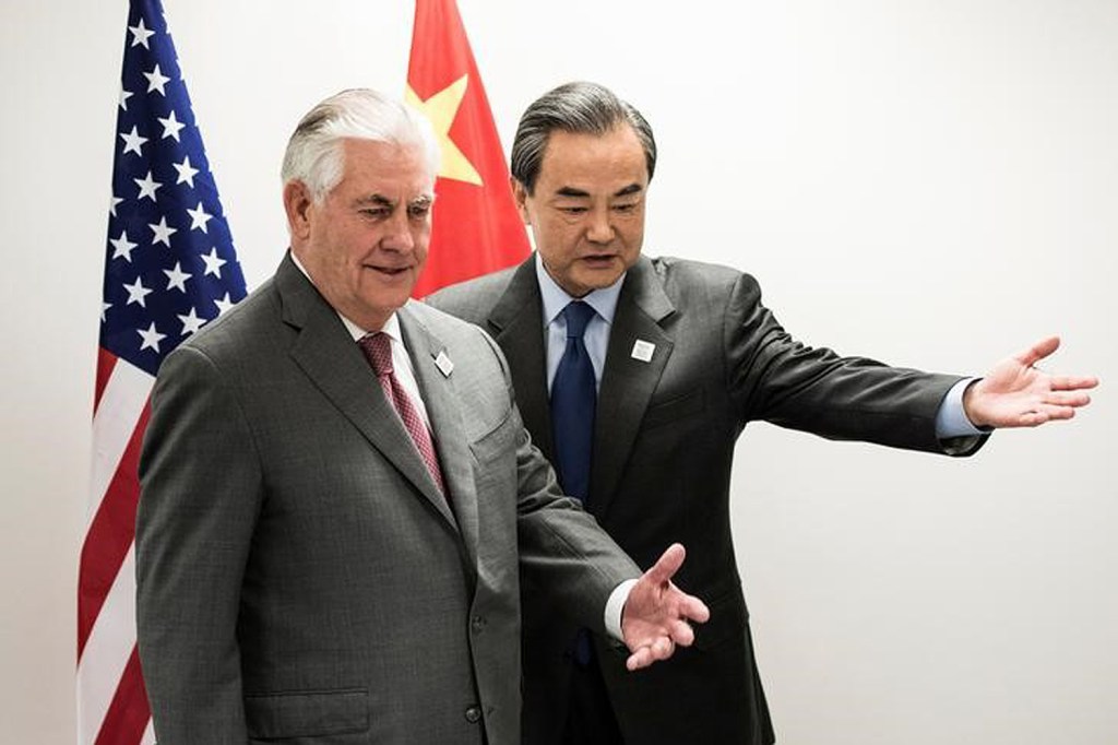 Secretário de Estado dos EUA, Rex Tillerson, e o ministro das Relações Exteriores da China, Wang Yi - 17/02/2017.