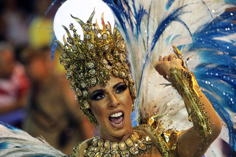 Com o enredo 'O som da cor', a escola de samba Unidos de Vila Isabel desfila no Sambódromo da Marquês de Sapucaí, no Rio de Janeiro (RJ) - 27/02/2017