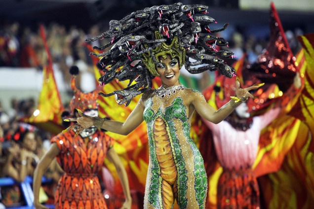 Com o enredo 'A divina comédia do carnaval', a escola de samba Acadêmicos do Salgueiro desfila no Sambódromo da Marquês de Sapucaí, no Rio de Janeiro (RJ) - 27/02/2017