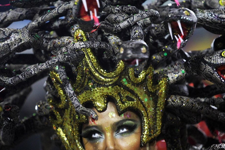 Com o enredo 'A divina comédia do carnaval', a escola de samba Acadêmicos do Salgueiro desfila no Sambódromo da Marquês de Sapucaí, no Rio de Janeiro (RJ) - 27/02/2017