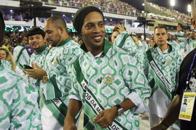 O ex-jogador Ronaldinho Gaúcho desfila pela escola de samba Mocidade Independente de Padre Miguel,no Sambódromo da Marquês de Sapucaí - 28/02/2017