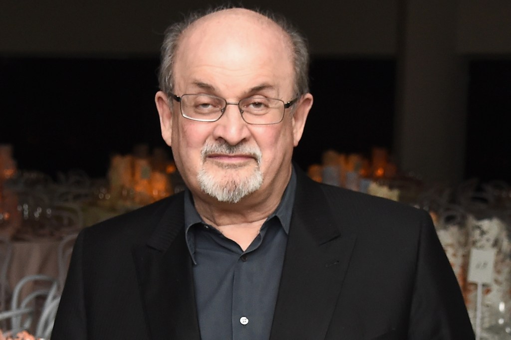 O escritor Salman Rushdie em 2016