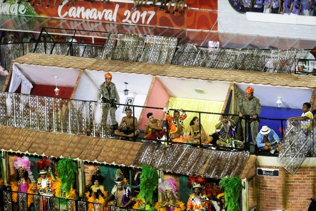 Parte de carro alegórico da escola de samba Unidos da Tijuca despenca e deixa ao menos 15 feridos no Sambódromo da Marquês de Sapucaí, noRio de Janeiro (RJ), durante desfile. No dia anterior, acidente com carro da escola Paraíso do Tuiuti deixou mais 20 feridos - 28/02/2017 Parte de carro alegórico da escola de samba Unidos da Tijuca despenca e deixa ao menos 15 feridos no Sambódromo da Marquês de Sapucaí, noRio de Janeiro (RJ), durante desfile. No dia anterior, acidente com carro da escola Paraíso do Tuiuti deixou mais 20 feridos - 28/02/2017
