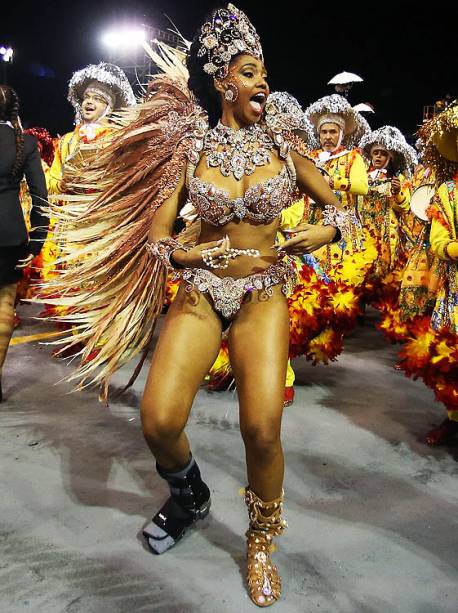 Pâmella Gomes rainha de bateria da escola de samba 'Tom Maior', no primeira dia de desfiles no Sambódromo do Anhembi, em São Paulo (SP). A escola homenageia a cantora Elba Ramalho - 24/02/2017