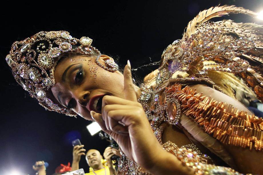 Pâmella Gomes rainha de bateria da escola de samba 'Tom Maior', no primeira dia de desfiles no Sambódromo do Anhembi, em São Paulo (SP). A escola homenageia a cantora Elba Ramalho - 24/02/2017