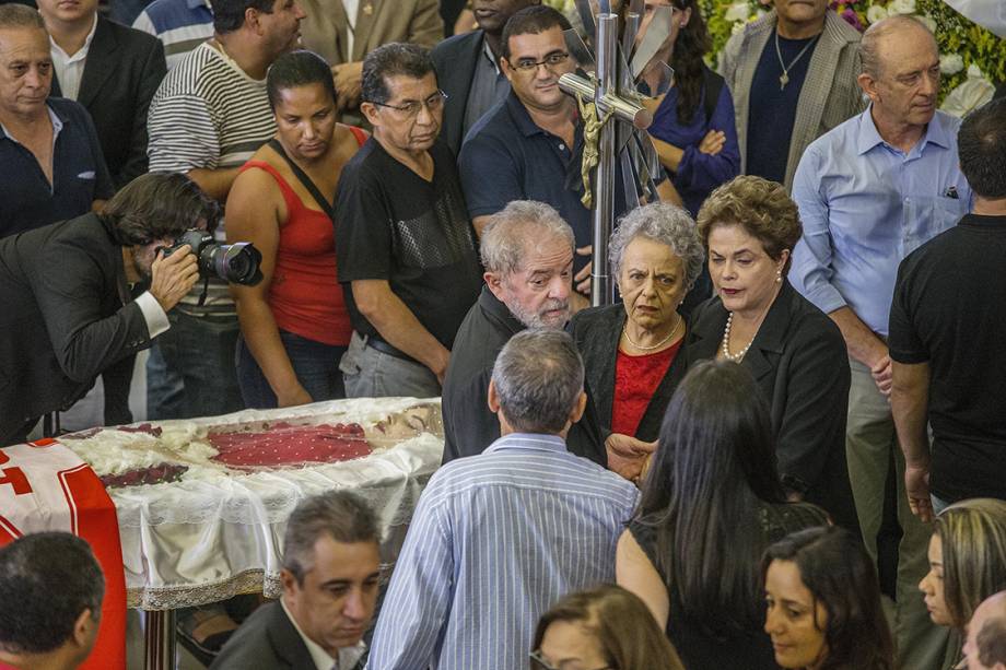 A ex-presidente Dilma Rouseff comparece ao velório da ex-primeira-dama Marisa Letícia Lula da Silva, que acontece no Sindicato dos Metalúrgicos em São Bernardo do Campo, São Paulo