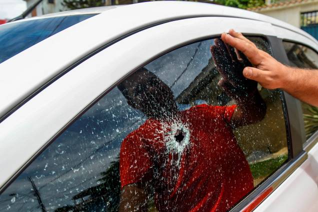 Violência no Espírito Santo - Comerciante que teve o carro atingido por quatro tiros na noite de domingo na BR 262 Violência no Espírito Santo - Comerciante que teve o carro atingido por quatro tiros na noite de domingo na BR 262