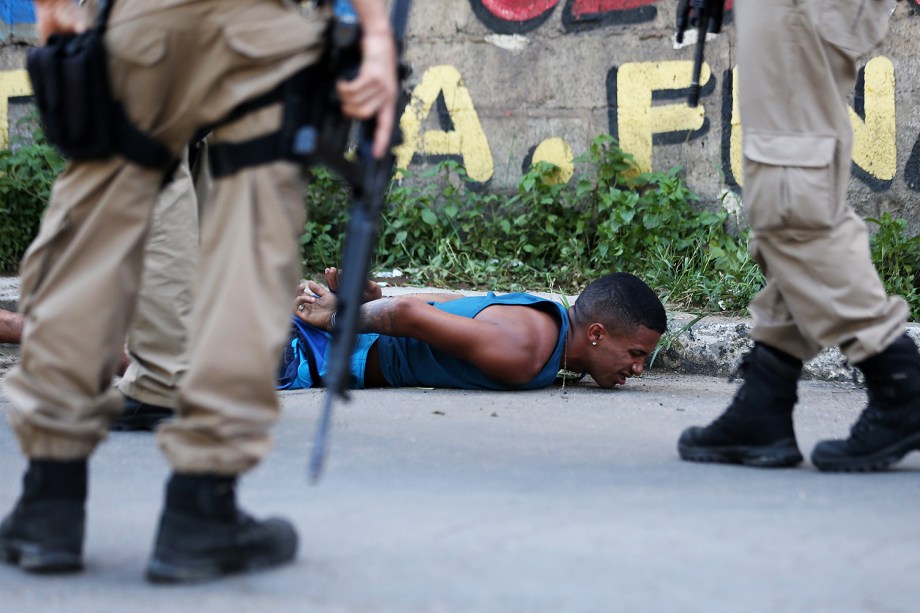 Pelo sétimo dia, o estado em (ES) vive uma onda de violência que deixou 121 mortos. Escolas, postos de saúde e ônibus seguem sem funcionar na Grande Vitória e em outras regiões do estado  10/02/2017