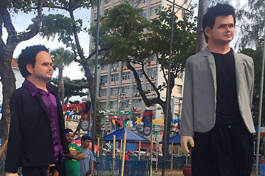 Bonecos de Olinda da dupla Zezé di Camargo e Luciano