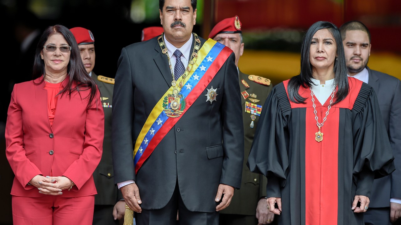Maduro e seus juizinhos amestrados: militantes chavistas, parentes e até um homicida, agora presidente do Supremo