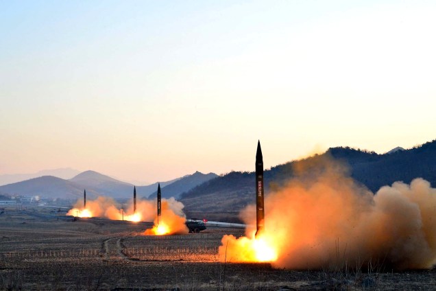 Testes com mísseis em Pyongyang, Coréia do Norte - Foto divulgada em 07/03/2017