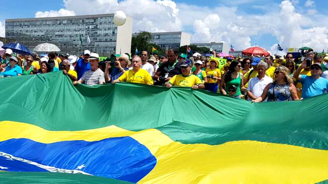 Manifestações organizadas pelo "Movimento Brasil Livre" (MBL) e "Vem Pra Rua" acontecem hoje por todo o país - 26/03/2017
