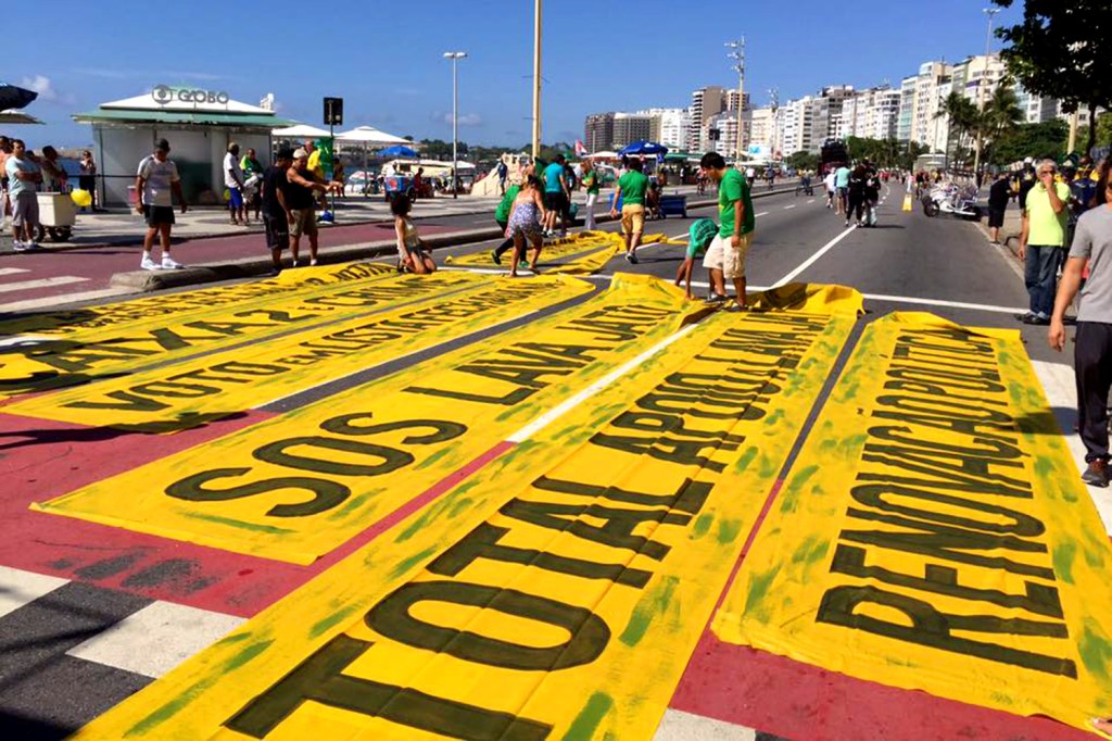 Manifestações organizadas pelo "Movimento Brasil Livre" (MBL) e "Vem Pra Rua" acontecem hoje por todo o país - 26/03/2017